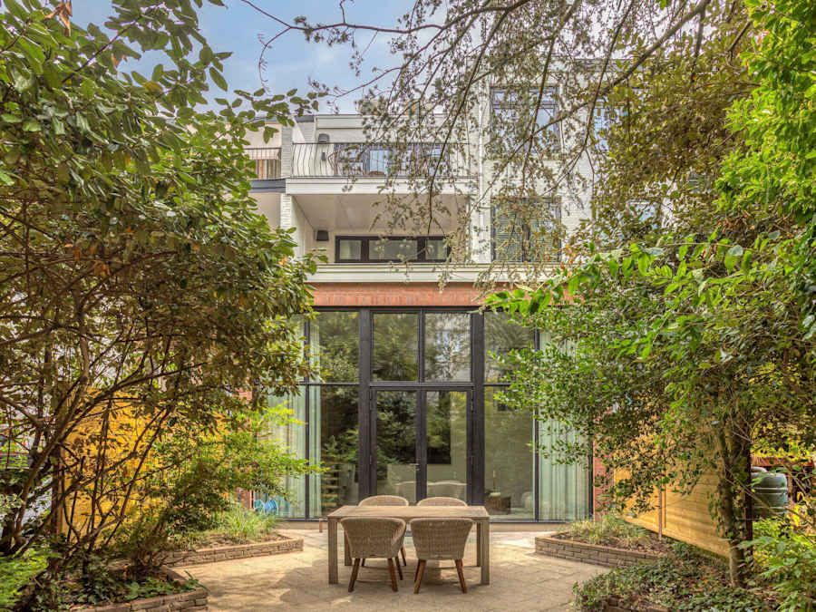 Private garden at a two-bedroom apartment on Bergsingel, Rotterdam Noord
