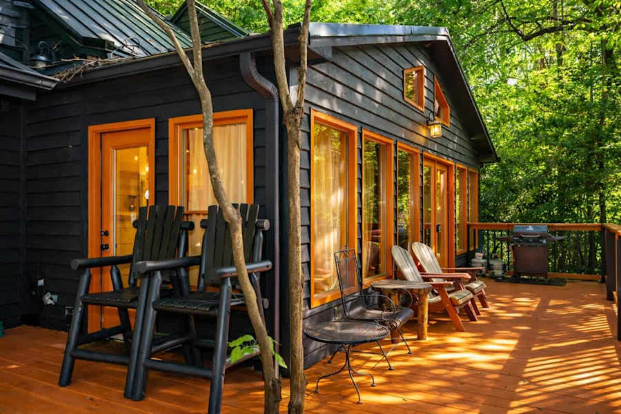 Gatlinburg Cabin w/ Hot Tub & Mountain Views