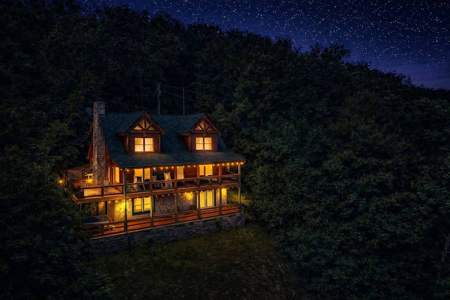 Luxury Smoky Mountain Cabin w/ Theater & Hot Tub