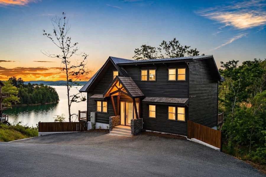 The Incredible Smoky Mtn Luxury Lake House