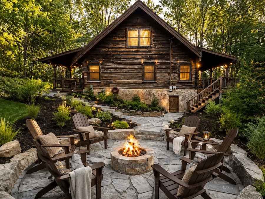 Mountaintop Log Cabin with Hot Tub