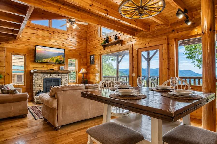 Luxe Smoky Mtn Log Cabin Hot Tub