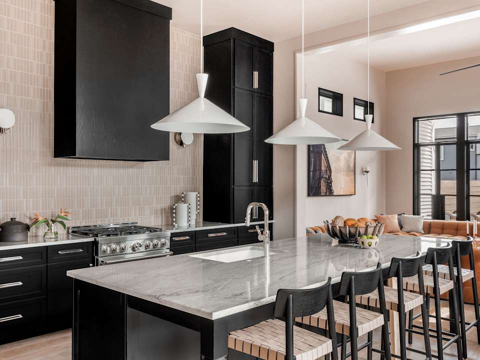 Luxury New Home, Heated Pool and Spa