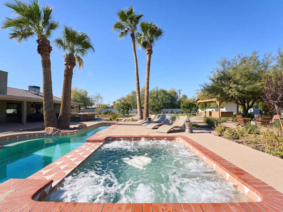 Luxe Private Resort Compound, Heated Pool and Spa
