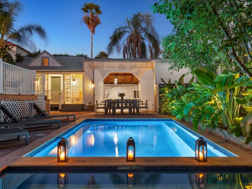 Opulent Expansive Unit, Heated Pool and Spa
