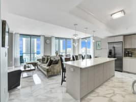 Panoramic Perfection: 3BR Breathtaking Water Views