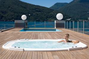 Italian Lakes holiday apartment with pool