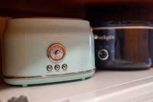 Essential utensils amg cookware provided for a convenient stay