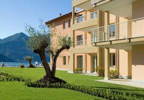 Italian Lakes holiday apartment with pool