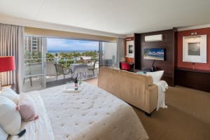 Bright and stylish studio with balcony perfect for easy island living