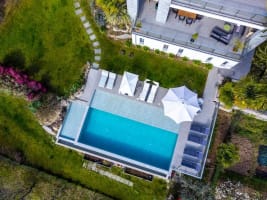 Family friendly Italian Lakes holiday rental with pool