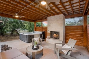 Riddel Haus, Hot tub, Walk to Main St, Fireplace  — Fredericksburg, TX — vacation rental