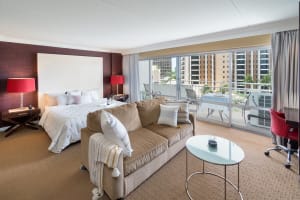 Bright and stylish studio with balcony perfect for easy island living