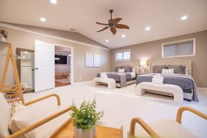Spacious and cozy twin bedroom for your stay