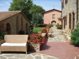 Tuscany apartment with pool