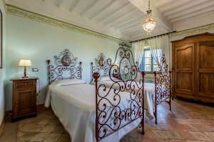 Arezzo villa rental