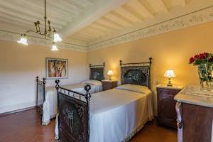 Arezzo villa rental