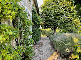 Stunning 5 bedroom Aquitaine farmhouse with pool