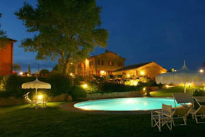 Tuscany apartment with pool