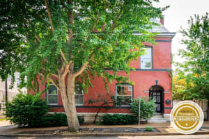 Posh 4 floor Soulard Family Home ABODEbucks — St. Louis, MO — vacation rental