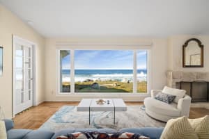  Oceanfront w/unobstructed views!