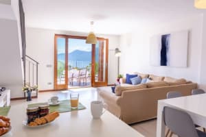 Family friendly Italian Lakes villa rental