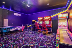 Luxury 9BR Villa Near Disney | Themed Rooms