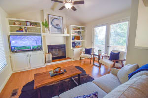 The Oak House - 1 mi from DT Fayetteville and UofA — Fayetteville, AR — vacation rental