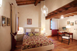 7 bedroom Tuscany villa