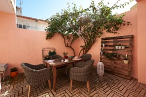 Two Bedroom Cottage with Terrace in Cascais