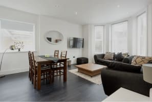 2 mins to Town/Beach - NEW 2-Bed 2-Bath - FREE PKG