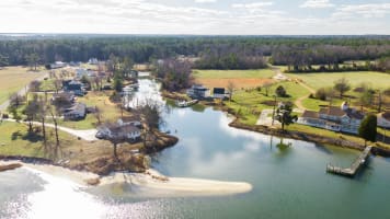 Waterfront Retreat w/ Hot Tub, Game Room, Kayaks, 2 Kings, + more! — White Stone, VA — vacation rental