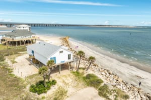 On Water's Edge - Literally, Direct Gulf Waterfront! ā Freeport, TX ā vacation rental
