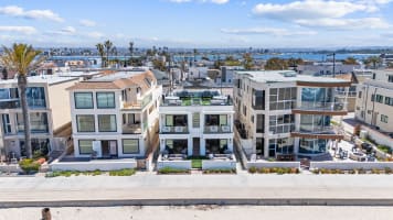 Luxury oceanfront fourplex with roof deck, sleeps 22 — San Diego, CA — vacation rental