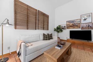 The Wagen Haus, Walk to Main St, Hot Tub! — Fredericksburg, TX — vacation rental