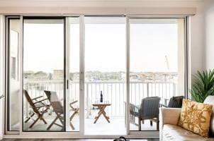 2 BR 2 BA + Pool & Hot Tub + Balcony w/Bay View