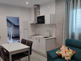 Moderno apartamento familiar con WiFi y terraza cerca del centro y la playa - image 2