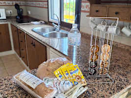 Chalet con piscina y jardín privado, ideal para familias y vacaciones en Conil - image 5