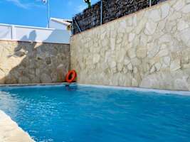 Amplio Chalet con Piscina, Terraza y Barbacoa – Cerca del Mar en Conil - image 1