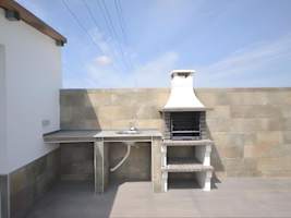 Encantador Chalet con Piscina y Terraza Soleada cerca del Mar en Conil - image 4