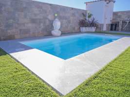 Encantador Chalet con Piscina y Terraza Soleada cerca del Mar en Conil - image 2