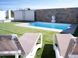Encantador Chalet con Piscina y Terraza Soleada cerca del Mar en Conil - image 3