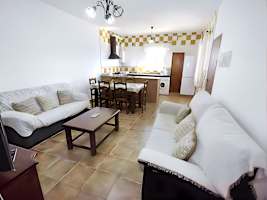 Chalet con Terraza y Barbacoa a 3 min de la Playa El Palmar - image 4