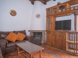 Chalet con Jardín y Barbacoa a 8 min de la Playa – Ideal Familias y Parejas - image 5