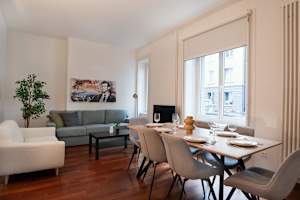City Apt with Free Parking & AC, Tram to Center