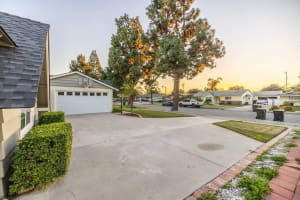 Spacious driveway