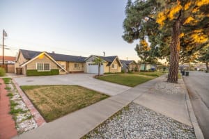 Well-kept front yard to greet your stay