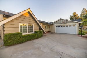Wide driveway for a smooth arrival