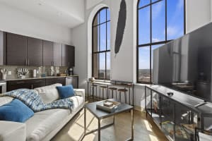 2BR Luxury Apartment Rooftop Pool & Gym — Baltimore, MD — vacation rental