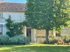 Stunning 5 bedroom Aquitaine farmhouse with pool